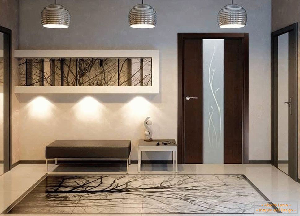 O cameră în stilul minimalismului cu o ușă întunecată