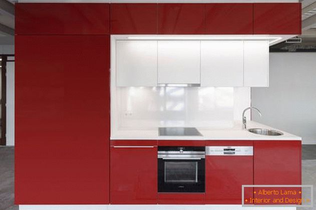 Designul mini bucătăriei în roșu