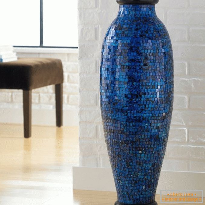 Vaza lipită cu mozaic