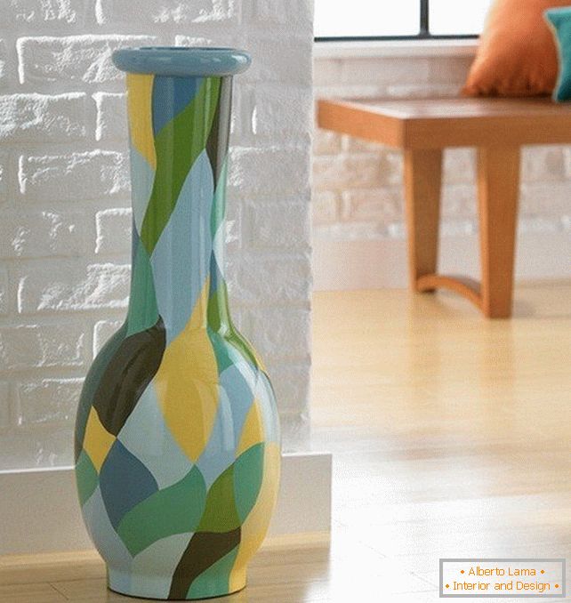 Vaza de sticlă de diferite culori
