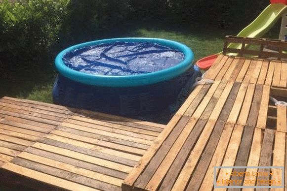 Cum se face o piscină gonflabilă pe site-ul - pe piscina pentru copii fotografie