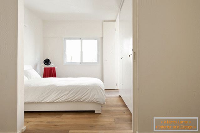 Dormitor de apartament studio de tip dreptunghiular din Tel Aviv