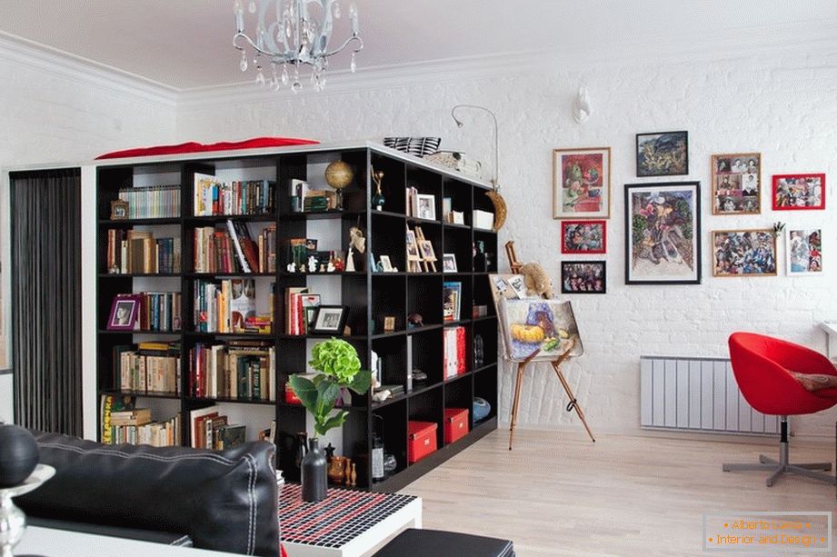 Bibliotecă într-un apartament mic