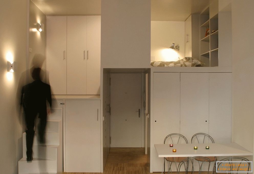 Mobilier alb într-un apartament mic