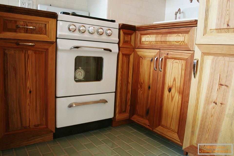 Bucătărie din lemn în stil vintage