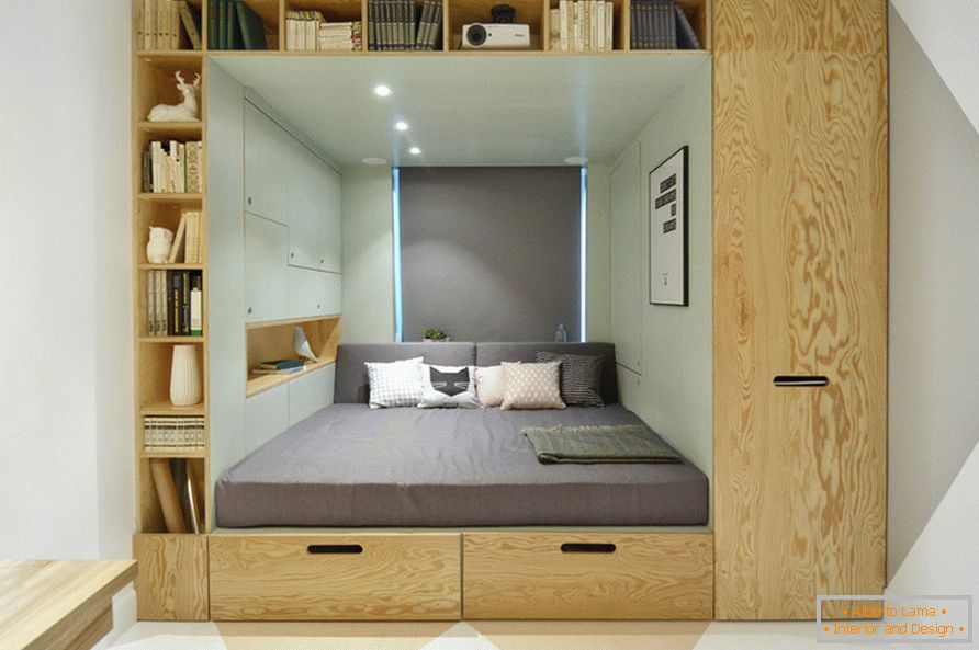 Un dormitor într-o cameră mică