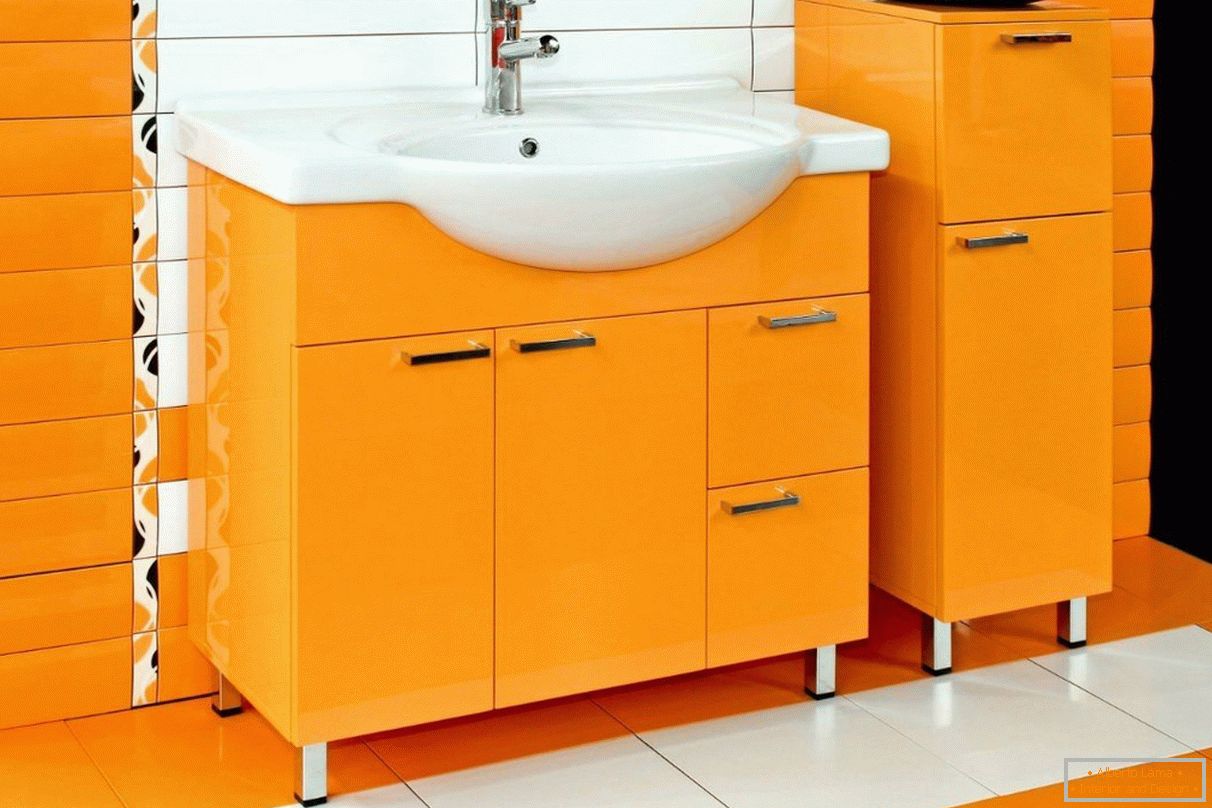 Mobilier în portocaliu color