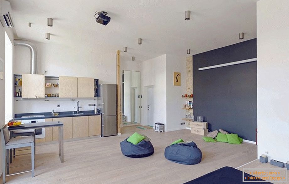 Bucătărie elegantă într-un apartament cu o cameră