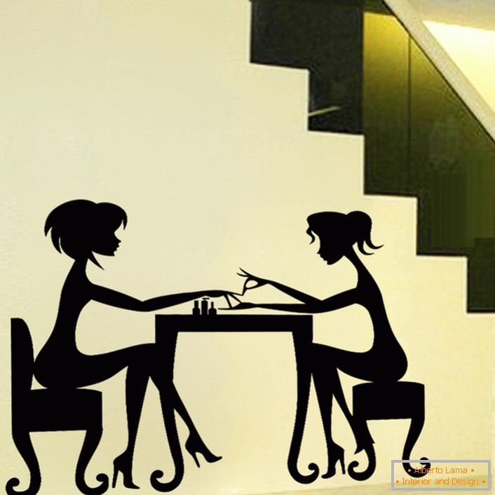 Un autocolant frumos de designer este serios. Femeile franceze la o masă de cafea.