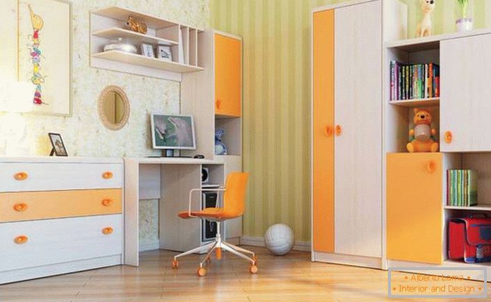 Camera universală pentru copii, de înaltă tehnologie, în culori galbene potrivită atât pentru băieți, cât și pentru fete.