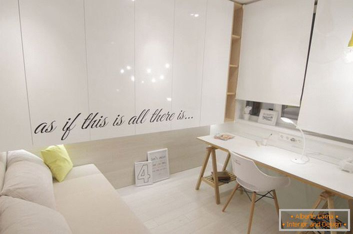 Camera de oaspeți este în stilul minimalismului scandinav.