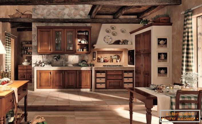 Bucătăria în stilul cabanei atrage simplitatea acesteia. Căldura casei, așa puteți descrie interiorul bucătăriei.