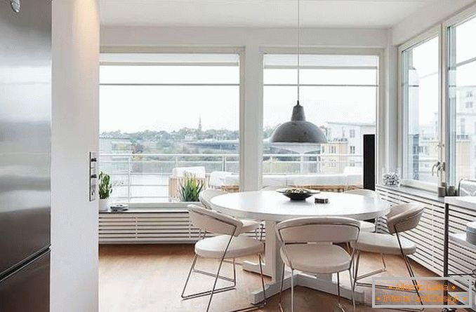 Design de bucătărie cu ferestre panoramice într-un apartament pe colț