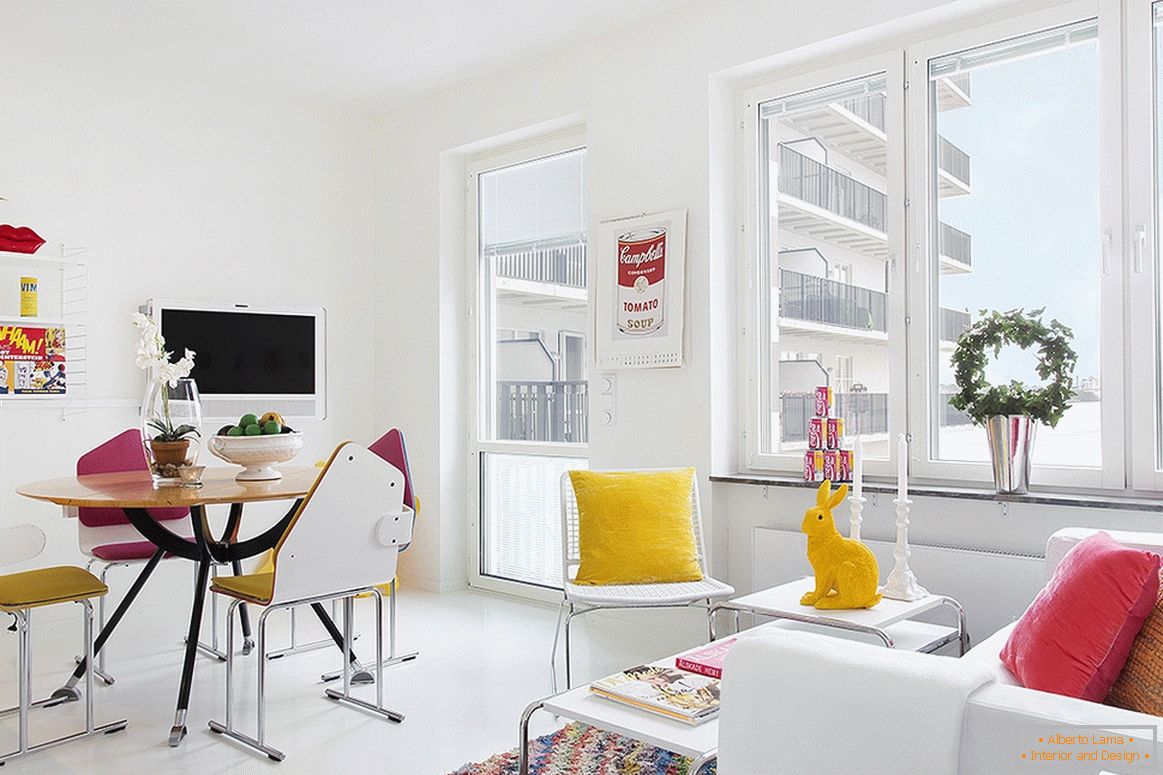 Apartament studio cu culoare albă
