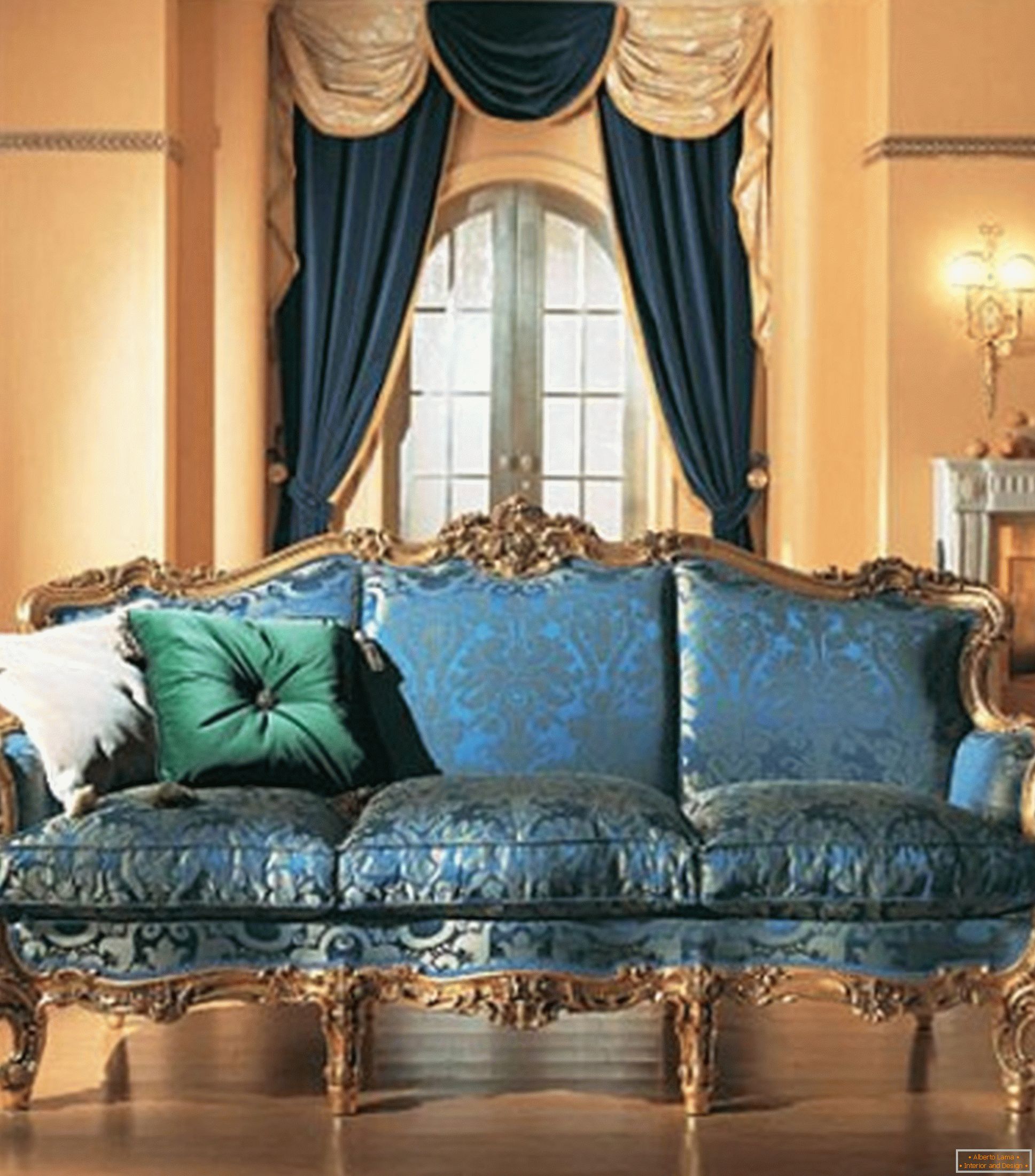 Combinația de culori contrastante în decorarea camerei de zi în stil baroc.