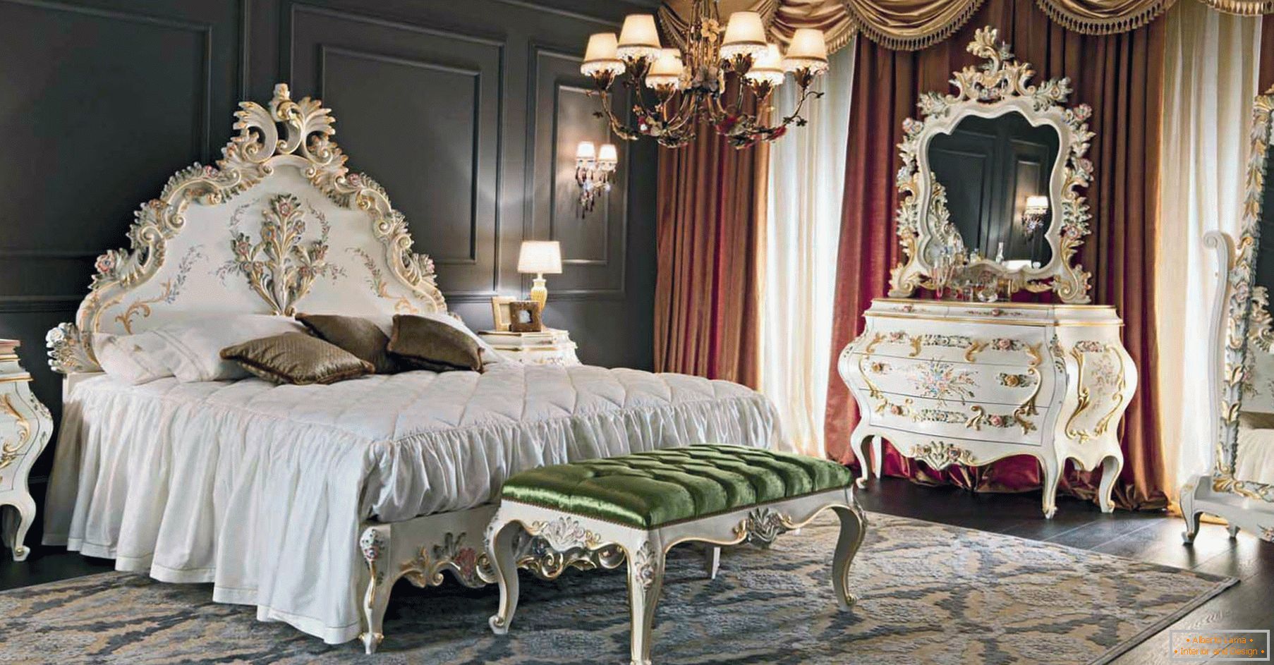 Pentru a decora dormitorul, a fost folosit un contrast de culoare maro inchis, auriu, rosu si alb. Mobilierul este ales în funcție de stilul barocului.