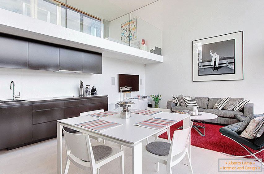 Bucătărie și living în apartament pe două nivele