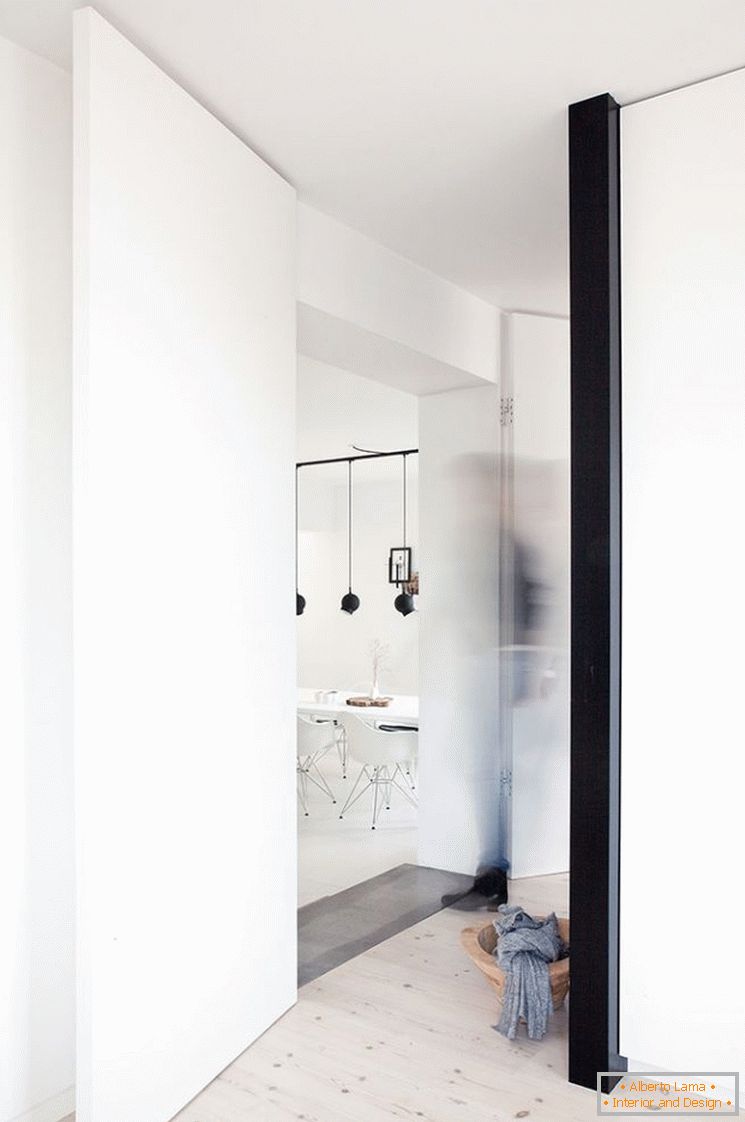Designul unui mic apartament în alb și negru - фото 2