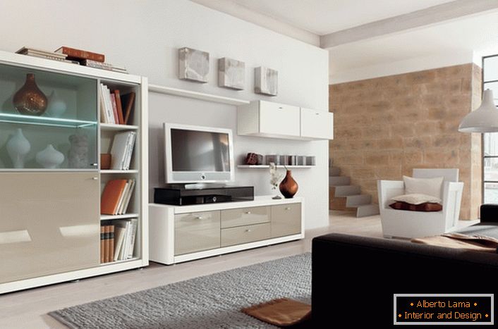 Utilizarea de mobilier modular într-o cameră de zi modernă nu supraîncărcă spațiul din cameră.