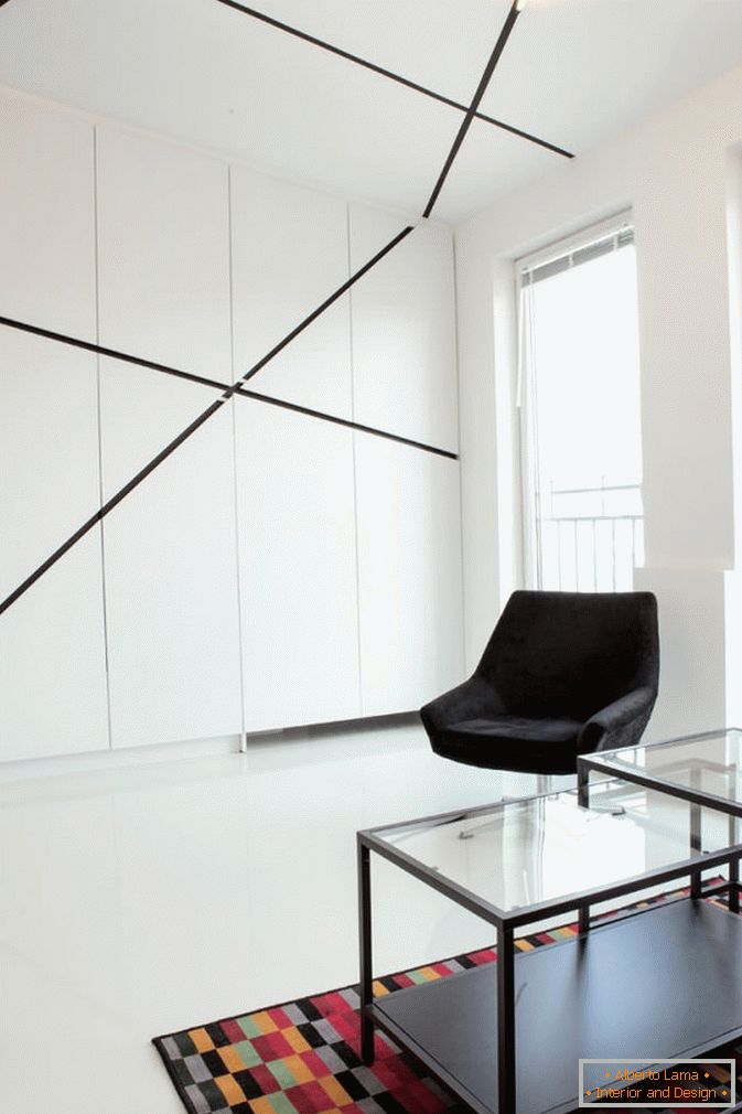 Forma geometrică în interiorul unui studio alb-negru