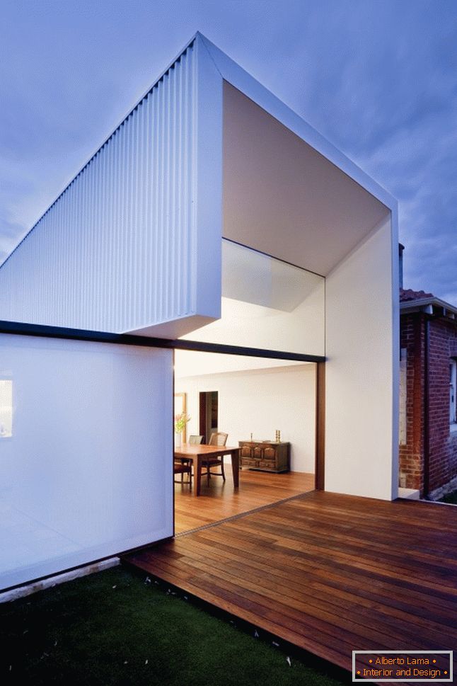 O extindere compactă la o casă de cărămidă de la David Barr Architect