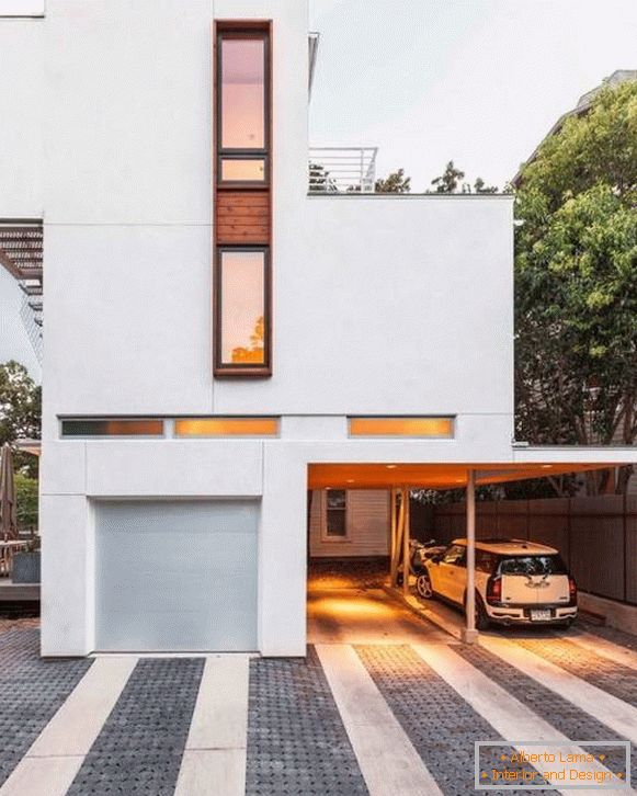 Casa în stilul minimalismului, cu un carport pentru mașini