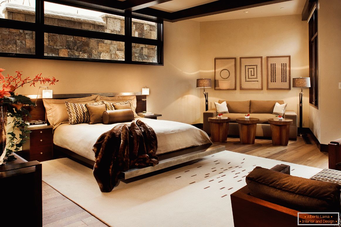 Dormitor în tonuri de culoare brună în subsol