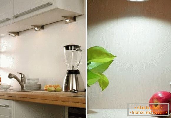 Corpuri de iluminat cu LED-uri pentru bucătărie sub dulapuri deasupra fotografiei