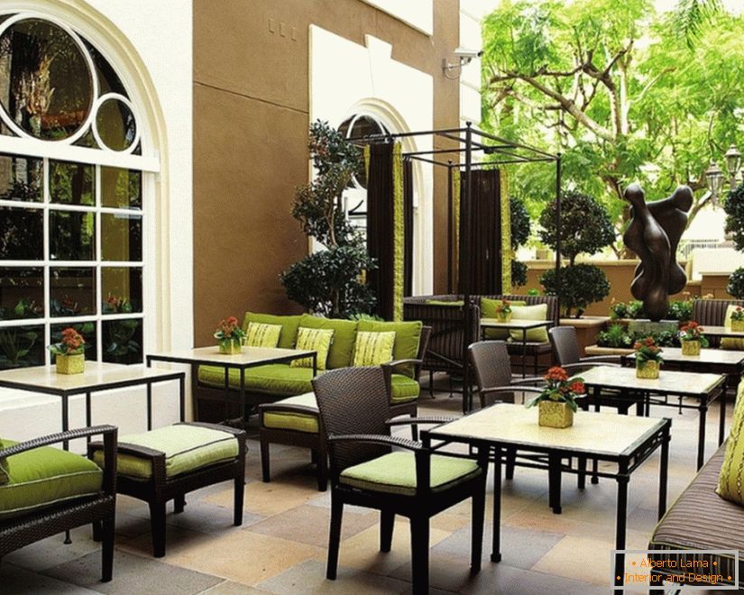 Cafeneaua hotelului din Los Angeles Four Seasons după redesign