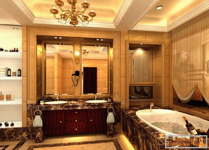 O baie imensă în stil Empire este decorată artistic cu mici detalii decorative. În funcție de cerințele stilului, suporturile pentru prosoape, lămpile de perete, o perdea de pânză ușoară pe fereastră sunt selectate.