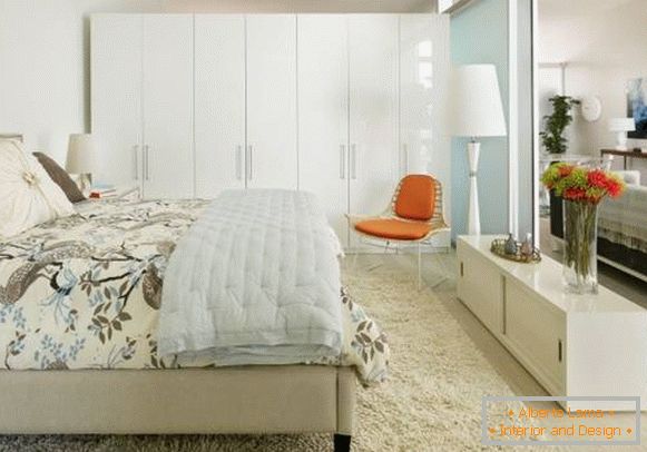 Dormitor modern în dormitor în culoarea albă