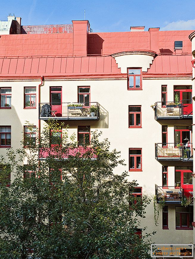 Fațada casei în care se află apartamentele