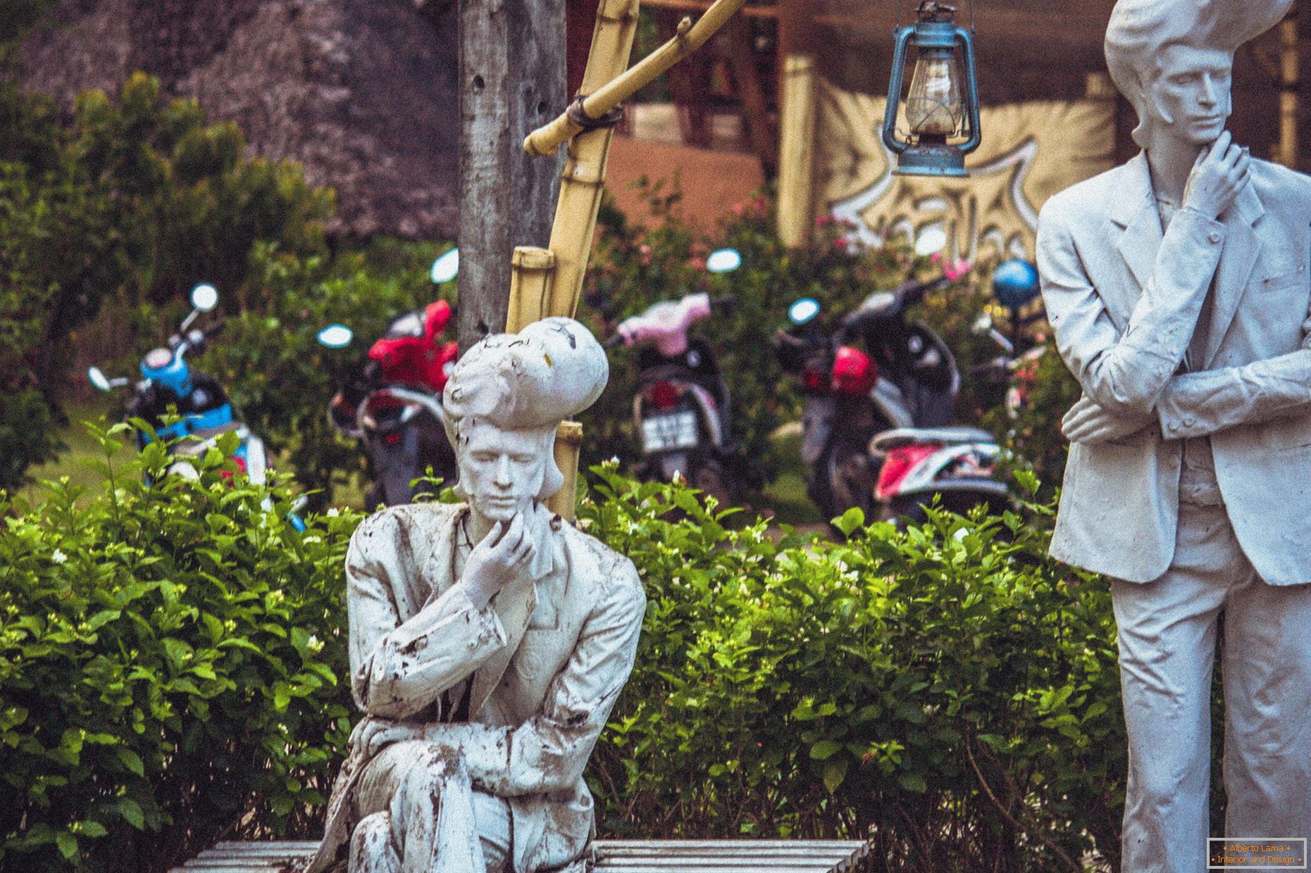 Sculpturi ale lui Elvis din satul Tailanda