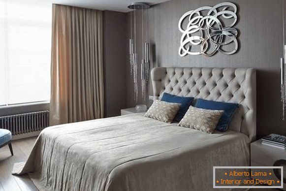 Design interior al unui dormitor într-un stil modern, cu o notă de lux