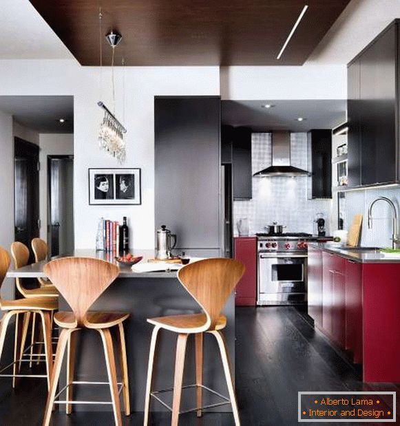 Interiorul unei bucătării mici într-o casă privată este o idee pentru decorarea propriilor mâini