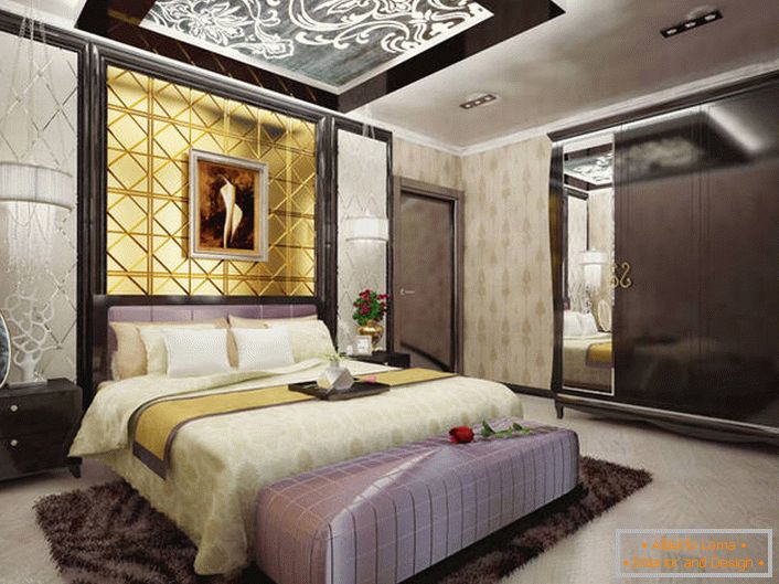 Dormitor lux în stilul Art Deco din casa familiei franceze. 