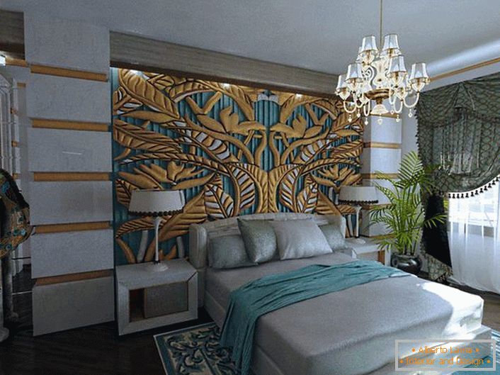 Un panou elegant și exclusiv din aur de smarald din capul patului este combinat cu elementele decorului camerei. Dormitor în stilul apartamentelor de artă deco-regale într-un apartament normal.