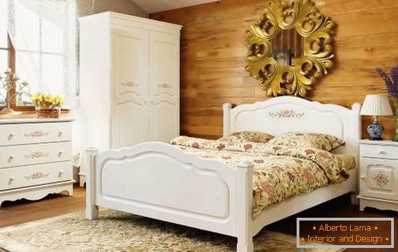 Pat, garderobă, sertar și alte mobilier în stilul Provence pentru dormitor