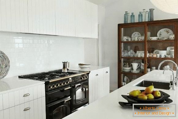 Design de bucătărie cu un bufet clasic - fotografii într-un stil modern