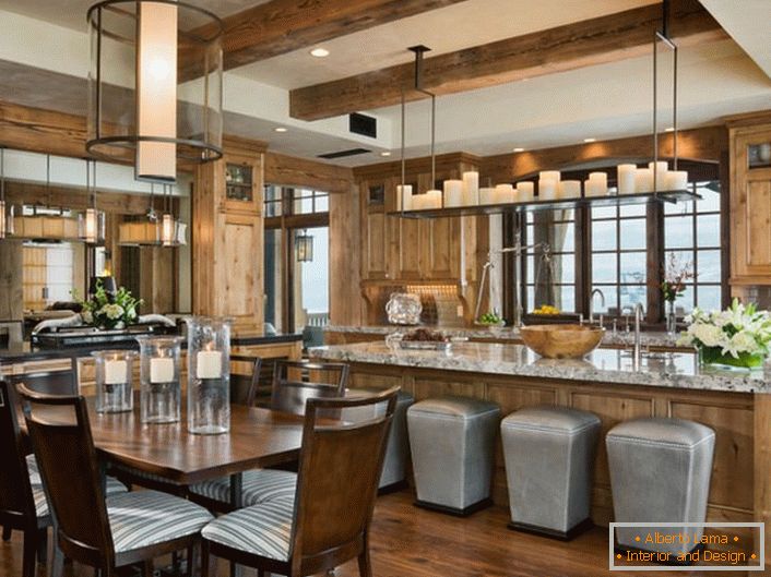 O atmosferă romantică domnește în bucătărie. Zonarea convenabilă a bucătăriei în zona de luat masa și spațiul de lucru face spațiul practic și funcțional.