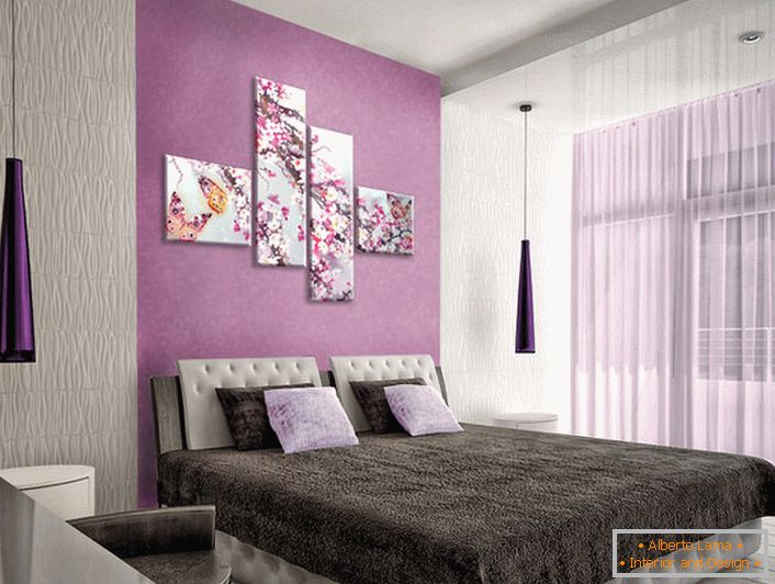 Fotografia modulară corect selectată nu supraîncărcă designul dormitorului. Inflorescențele elegante, elegante, ilustrate în imagine, diluează stilul strict și concis al decorării dormitorului.