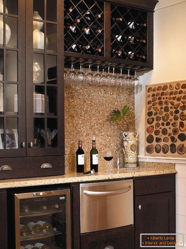 Dulapuri încorporate pentru depozitarea vinului în bucătărie