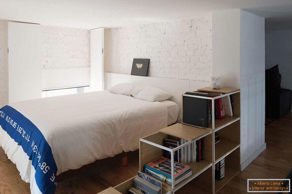 Dormitor într-un apartament cu o cameră mică