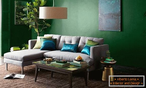 Verde monitor verde pentru pereți și o canapea ușoară