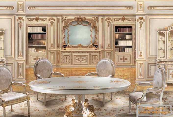 Proiect de design în stil baroc pentru un living mare. Scaunele din lemn și o masă sunt realizate într-un singur stil.