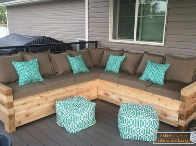 Canapea pe colt cu mâinile pentru terasă și verandă