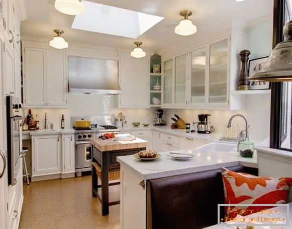 Cum să distingi o zonă de luat masa în bucătărie cu decor și lumini