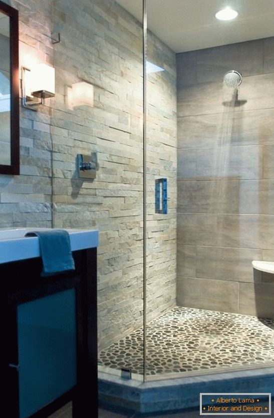 Pereți cu cabină de duș din piatră artificială