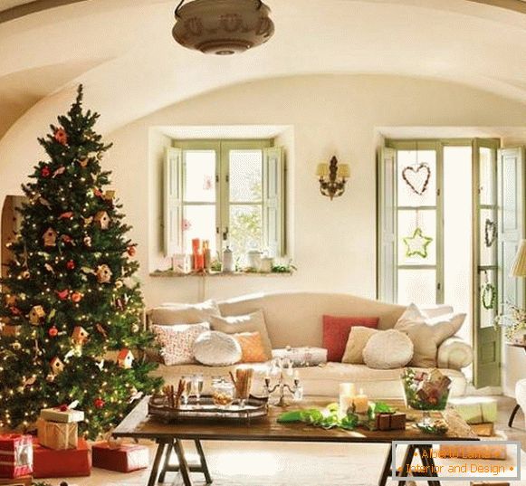 Pom de Crăciun cu decor de casă