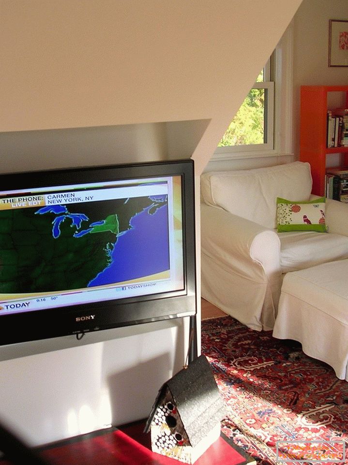 TV în cabina de oaspeți a unui conac mic din SUA